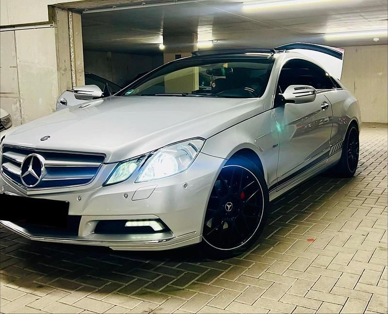 Gebraucht Mercedes E350 292 PS (214 kW) 2009 Silber Coupé