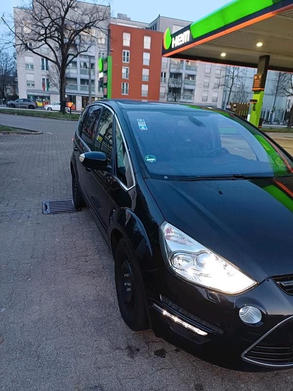 Gebraucht Ford S-MAX Sport 163 PS (119 kW) 2012 Schwarz Van / Kleinbus