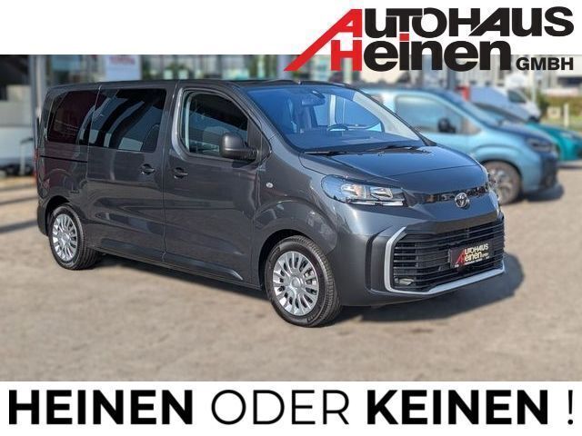 Titanium grey metallic Neu 2024 Toyota Proace Verso Comfort Kombi | 39.990 € (Superpreis) - Bild 1/4