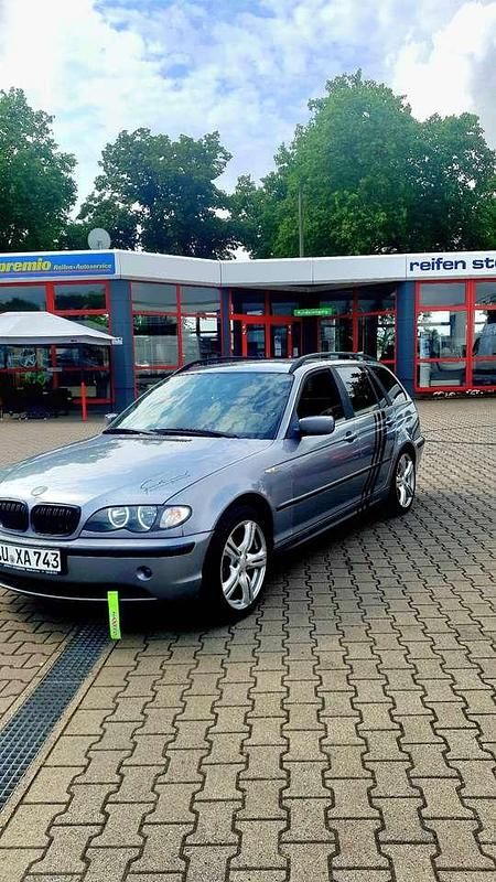 Silber Gebraucht 2003 BMW 320 Sport Line Kombi | 3.000 € (Fairer Preis) - Bild 1/4