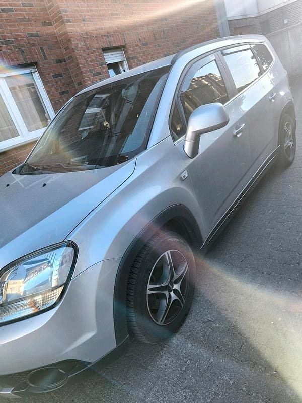 Silber Gebraucht 2013 Chevrolet Orlando Van / Kleinbus | 7.500 € (Fairer Preis) - Bild 1/4