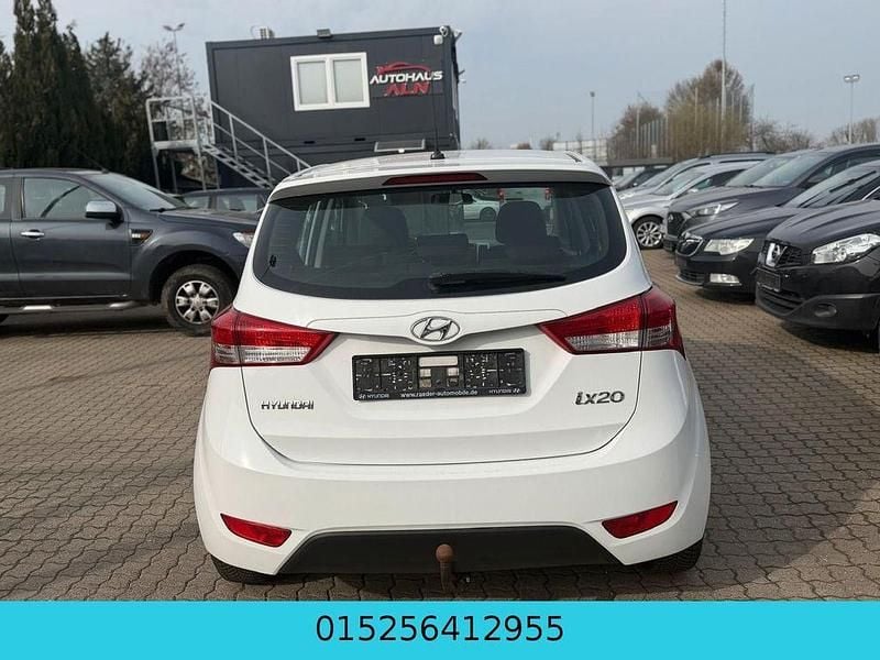 Gebraucht Hyundai ix20 Classic 90 PS (66 kW) 2016 Weiß Kleinwagen