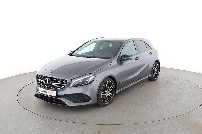 Grau Gebraucht 2017 Mercedes A180 AMG Limousine | 19.140 € (Teuer) - Bild 1/3