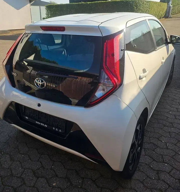 Gebraucht Toyota Aygo X-play 72 PS (52 kW) 2020 Weiß Kleinwagen