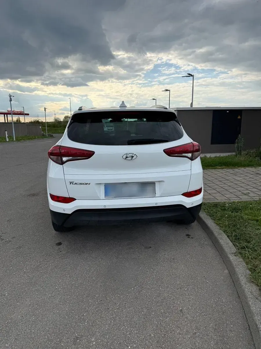 Second-hand Hyundai Tucson Classic 132 CP (97 kW) 2015 Alb SUV