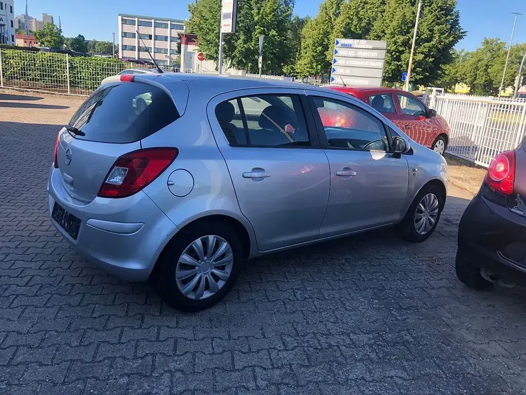 Gebraucht Opel Corsa Edition 86 PS (63 kW) 2010 Silber Kleinwagen