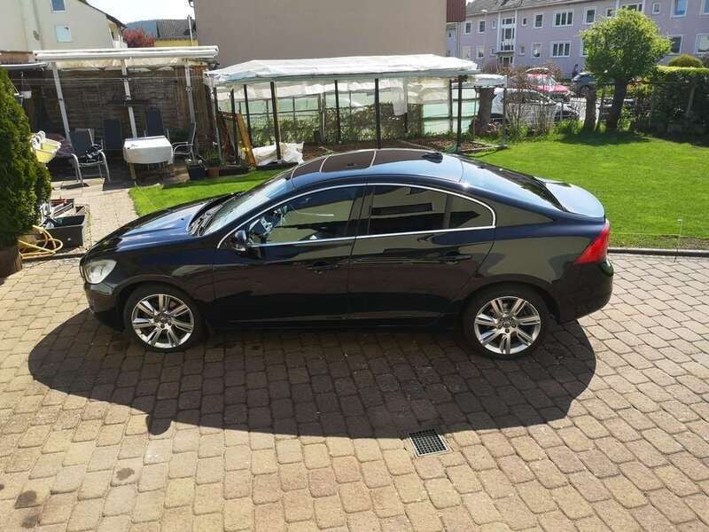 Schwarz Gebraucht 2012 Volvo S60 Momentum Limousine | 9.600 € (Fairer Preis) - Bild 1/4