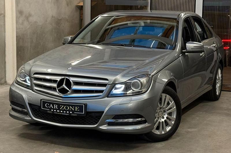 Silber Gebraucht 2012 Mercedes C200 Limousine | 14.990 € (Fairer Preis) - Bild 1/4