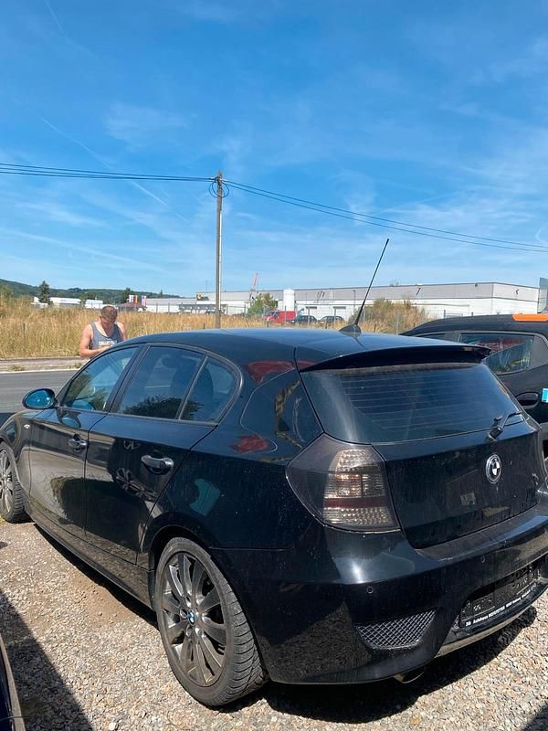 Gebraucht BMW 116 116 PS (85 kW) 2004 Schwarz Kleinwagen