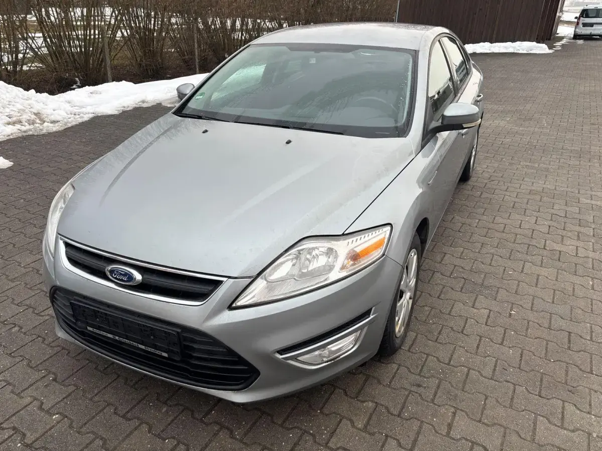 Usado Ford Mondeo Trend 116 CV (85 kW) 2013 Gris Berlina