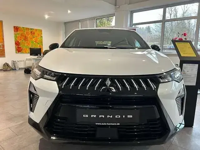 Neu Mitsubishi Grandis Diamant Edition 140 PS (102 kW) 2026 Himalayaweiss (m) SUV