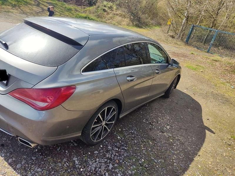 Gebraucht Mercedes CLA200 156 PS (114 kW) 2015 Grau Kombi