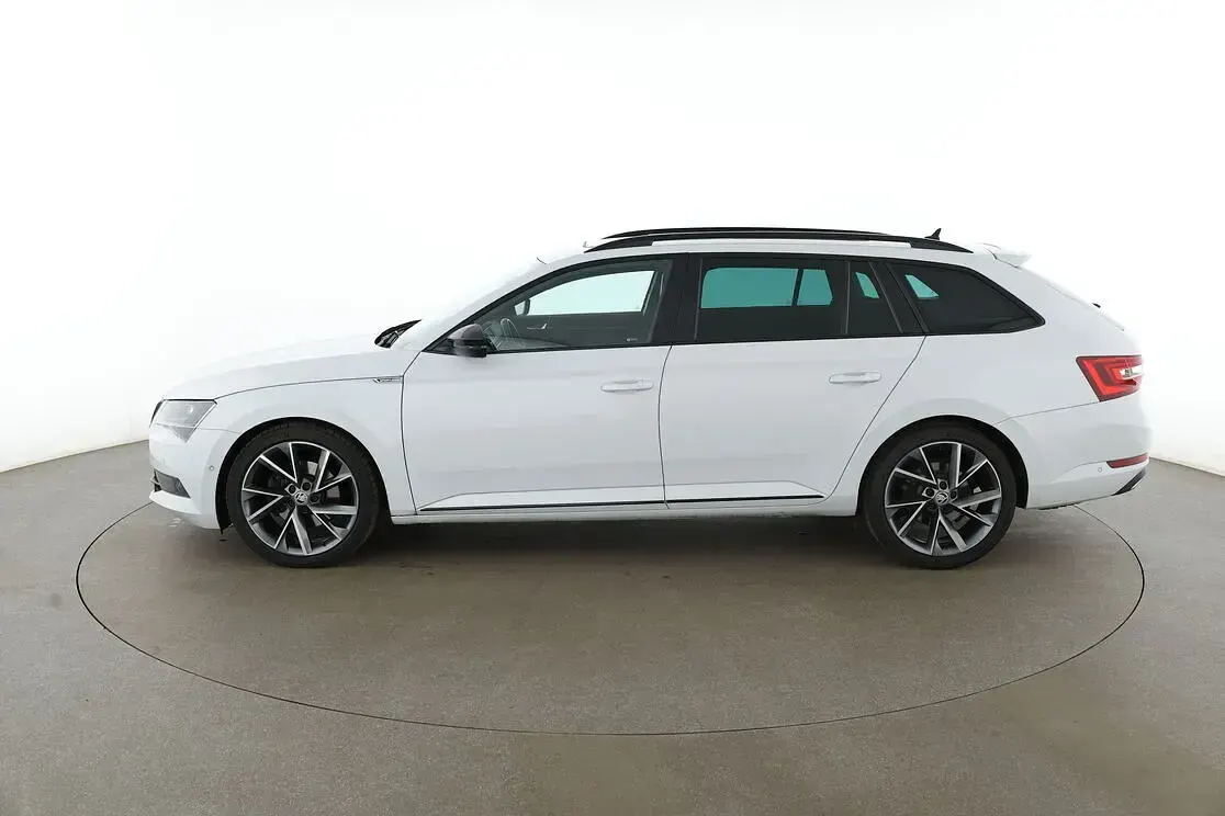 Gebraucht Skoda Superb SportLine 190 PS (139 kW) 2019 Weiß Kombi
