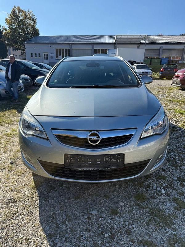 Gebraucht Opel Astra Innovation 125 PS (91 kW) 2012 Silber Kombi