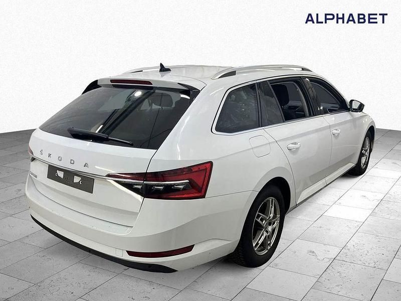 Gebraucht Skoda Superb Style 150 PS (110 kW) 2021 Moonweiß perleffekt Kombi