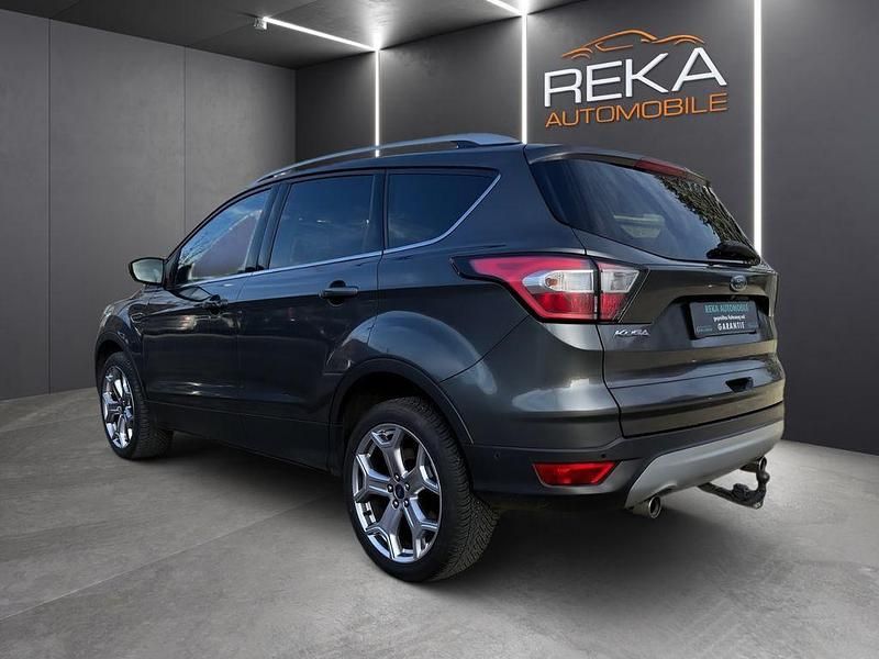 Gebraucht Ford Kuga Titanium 179 PS (131 kW) 2019 Grau SUV