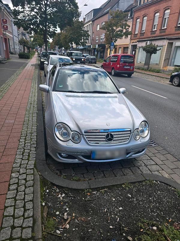 Silber Gebraucht 2005 Mercedes C180 Coupé | 2.400 € (Fairer Preis) - Bild 1/4
