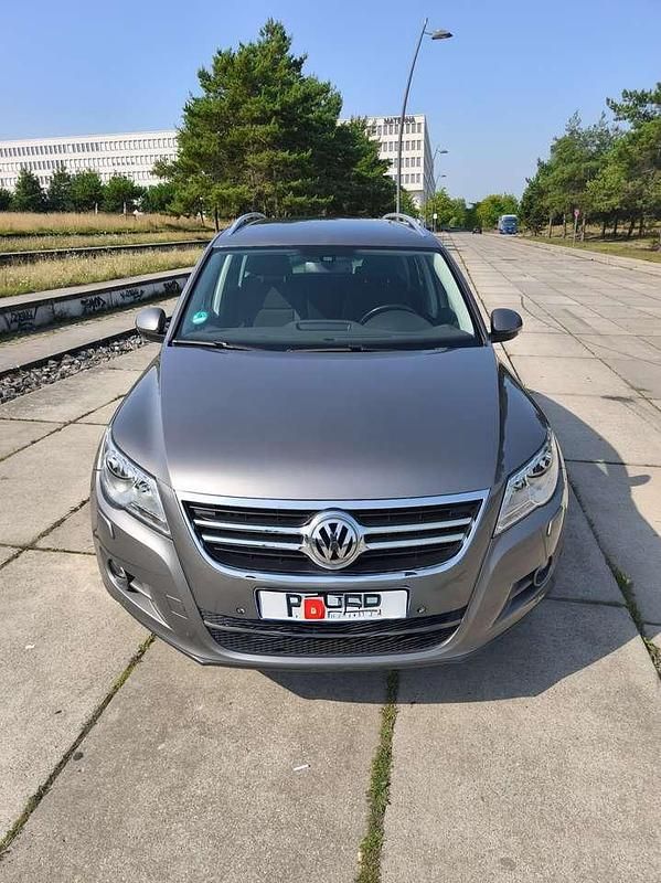 Grau Gebraucht 2011 VW Tiguan Team SUV | 8.200 € (Fairer Preis) - Bild 1/4