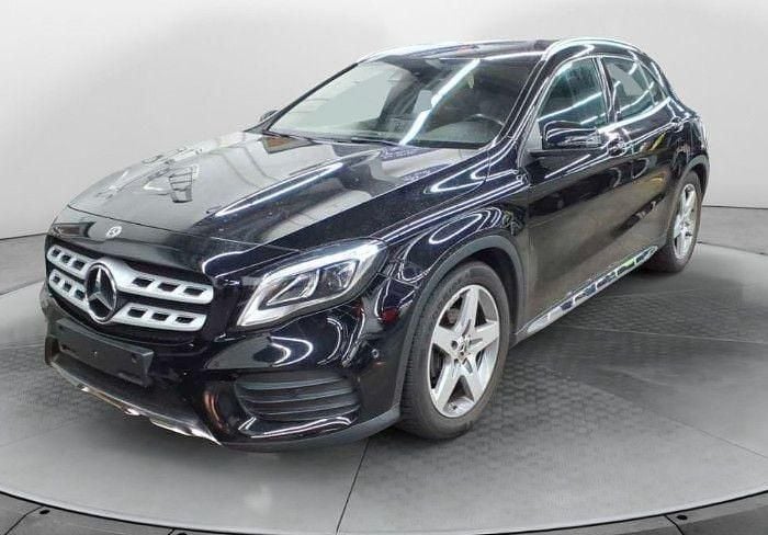 Schwarz Gebraucht 2018 Mercedes GLA180 AMG line SUV | 16.999 € (Guter Preis) - Bild 1/4
