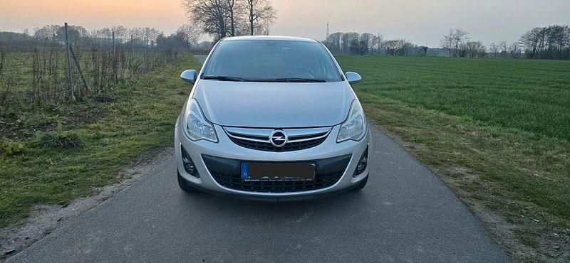 Gebraucht Opel Corsa Active 69 PS (50 kW) 2013 Silber Kleinwagen