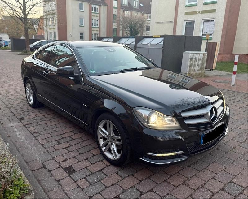 Gebraucht Mercedes C180 156 PS (114 kW) 2011 Schwarz Coupé