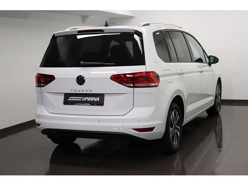 Gebraucht VW Touran 150 PS (110 kW) 2026 Weiß Van / Kleinbus