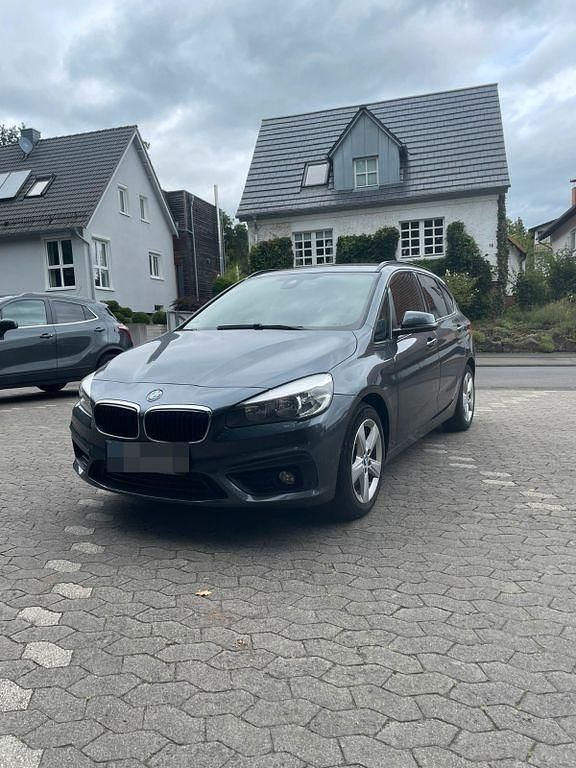 Grau Gebraucht 2016 BMW 218 Sport Line SUV | 10.000 € (Guter Preis) - Bild 1/4