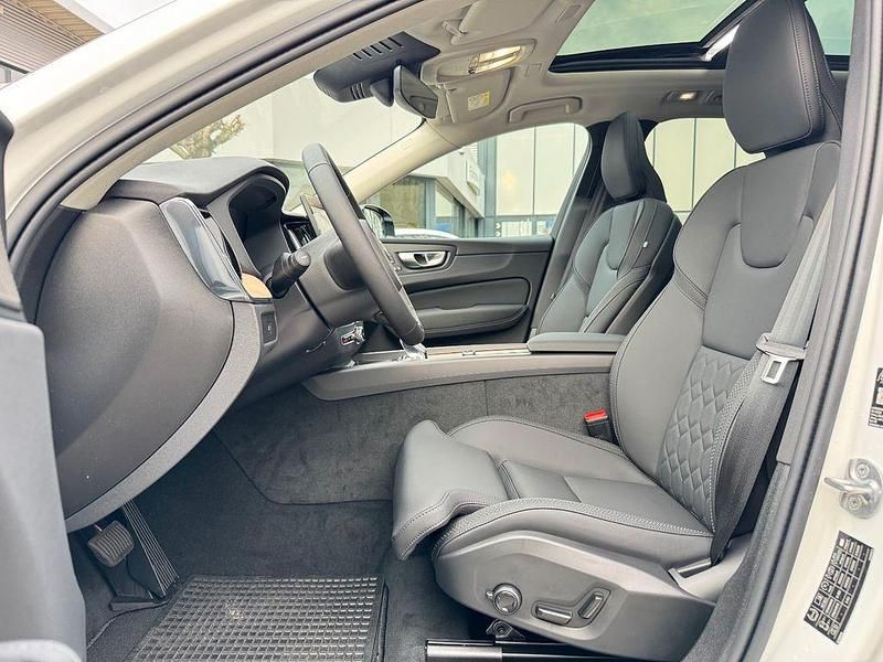 Gebraucht Volvo XC60 Plus 250 PS (183 kW) 2025 Weiß SUV