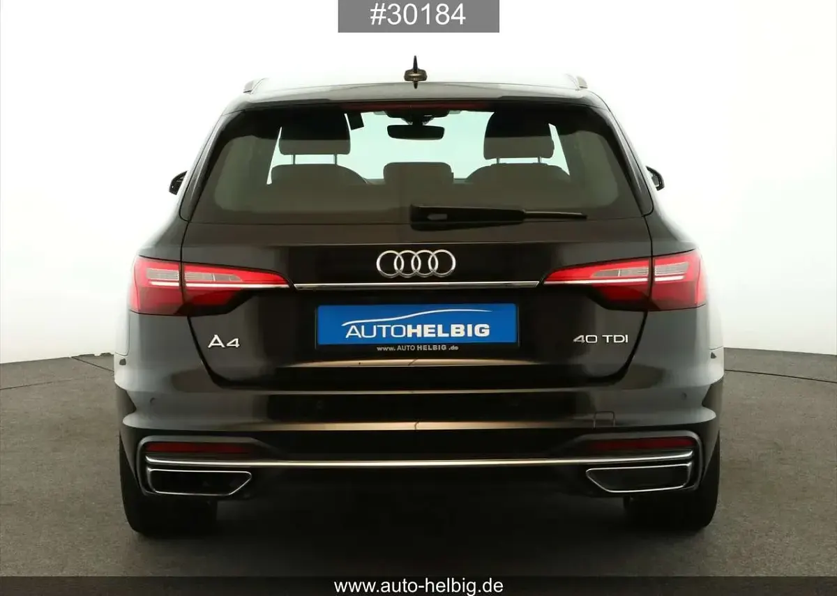 Second-hand Audi A4 Advanced 204 CP (150 kW) 2022 Negru Break