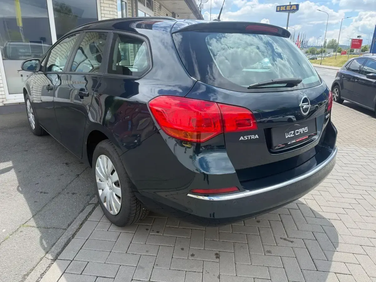 Gebraucht Opel Astra Edition 140 PS (102 kW) 2015 Grün Kombi