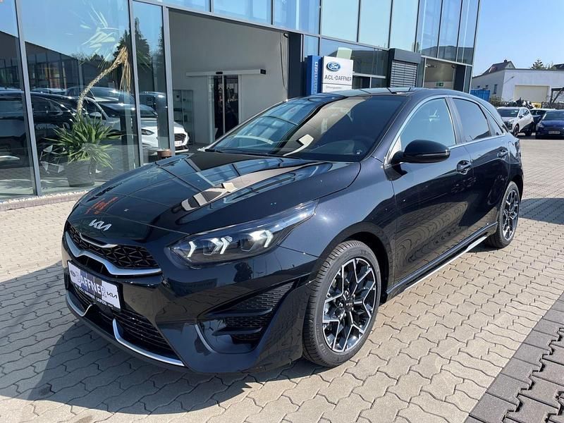 Neu Kia Ceed GT GT-Line 140 PS (102 kW) 2025 Schwarz Limousine