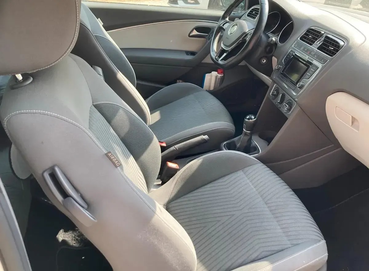 Gebraucht VW Polo 60 PS (44 kW) 2014 Silber Limousine