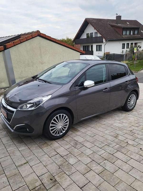 Gebraucht 2017 Peugeot 208 Style Kleinwagen | 9.300 € (Teuer) - Bild 1/4
