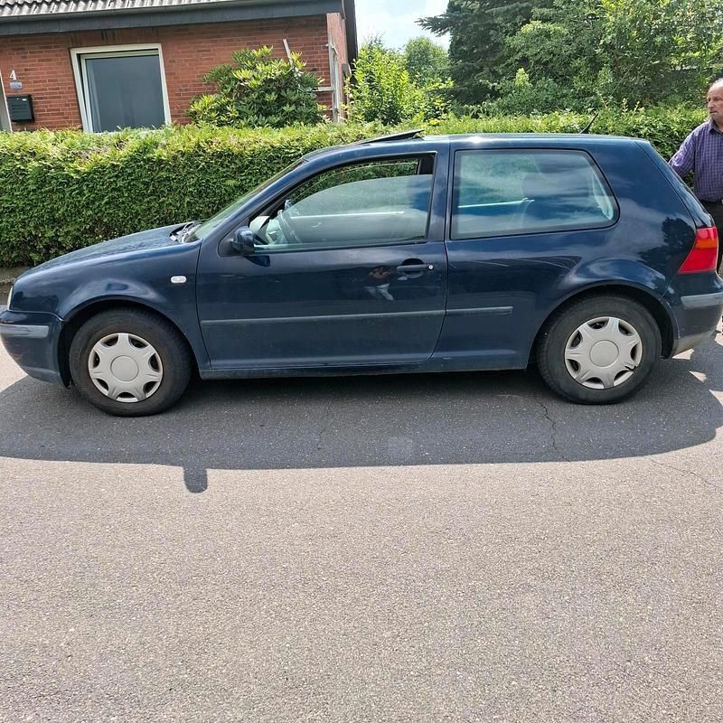 Blau Gebraucht 2002 VW Golf IV Limousine | 500 € (Superpreis) - Bild 1/3