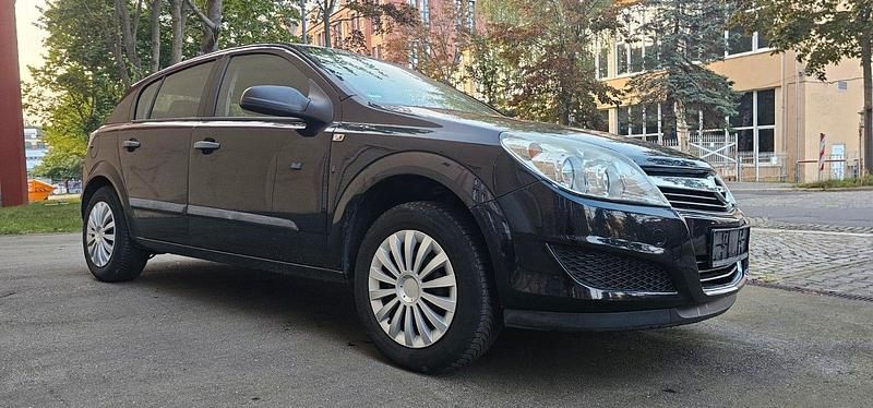 Gebraucht Opel Astra Edition 90 PS (66 kW) 2009 Schwarz Limousine