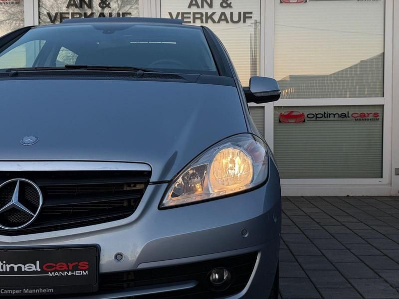 Gebraucht Mercedes A160 Elegance 95 PS (69 kW) 2009 Blau Kleinwagen