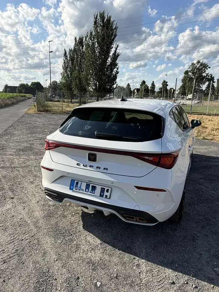 Gebraucht Cupra Leon 204 PS (150 kW) 2022 Weiß Kleinwagen