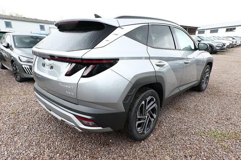 Neu Hyundai Tucson 215 PS (158 kW) 2025 Shimmering silver metallic shimmering silver metallic SUV