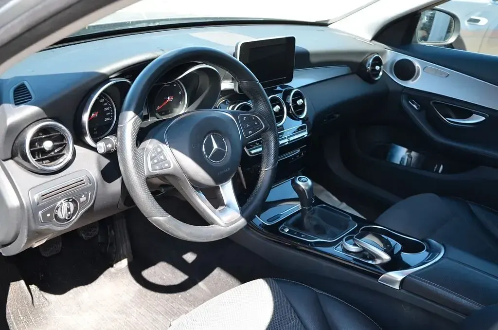Gebraucht Mercedes C180 Avantgarde 116 PS (85 kW) 2015 Silber Limousine