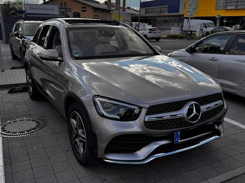 Grau Gebraucht 2021 Mercedes GLC300 SUV | 39.000 € (Fairer Preis) - Bild 1/4