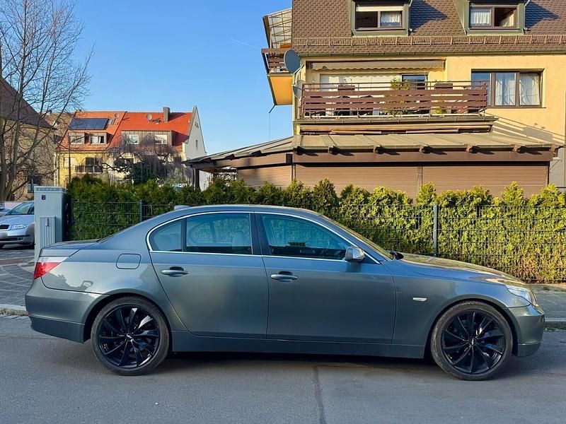Gebraucht BMW 523 177 PS (130 kW) 2006 Grau Limousine