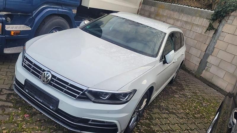 Gebraucht VW Passat Highline 150 PS (110 kW) 2018 Weiß Kombi