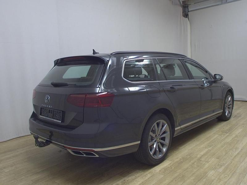 Gebraucht VW Passat R-line 200 PS (147 kW) 2021 Grau Kombi