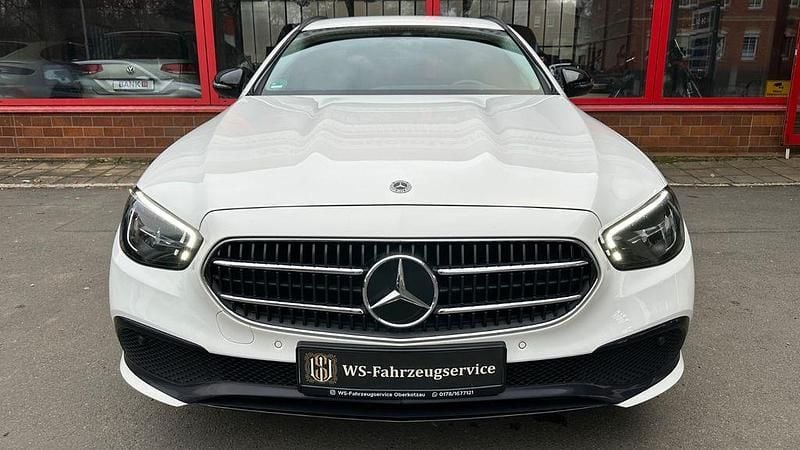 Gebraucht Mercedes E300 Avantgarde 265 PS (194 kW) 2022 Weiß Limousine