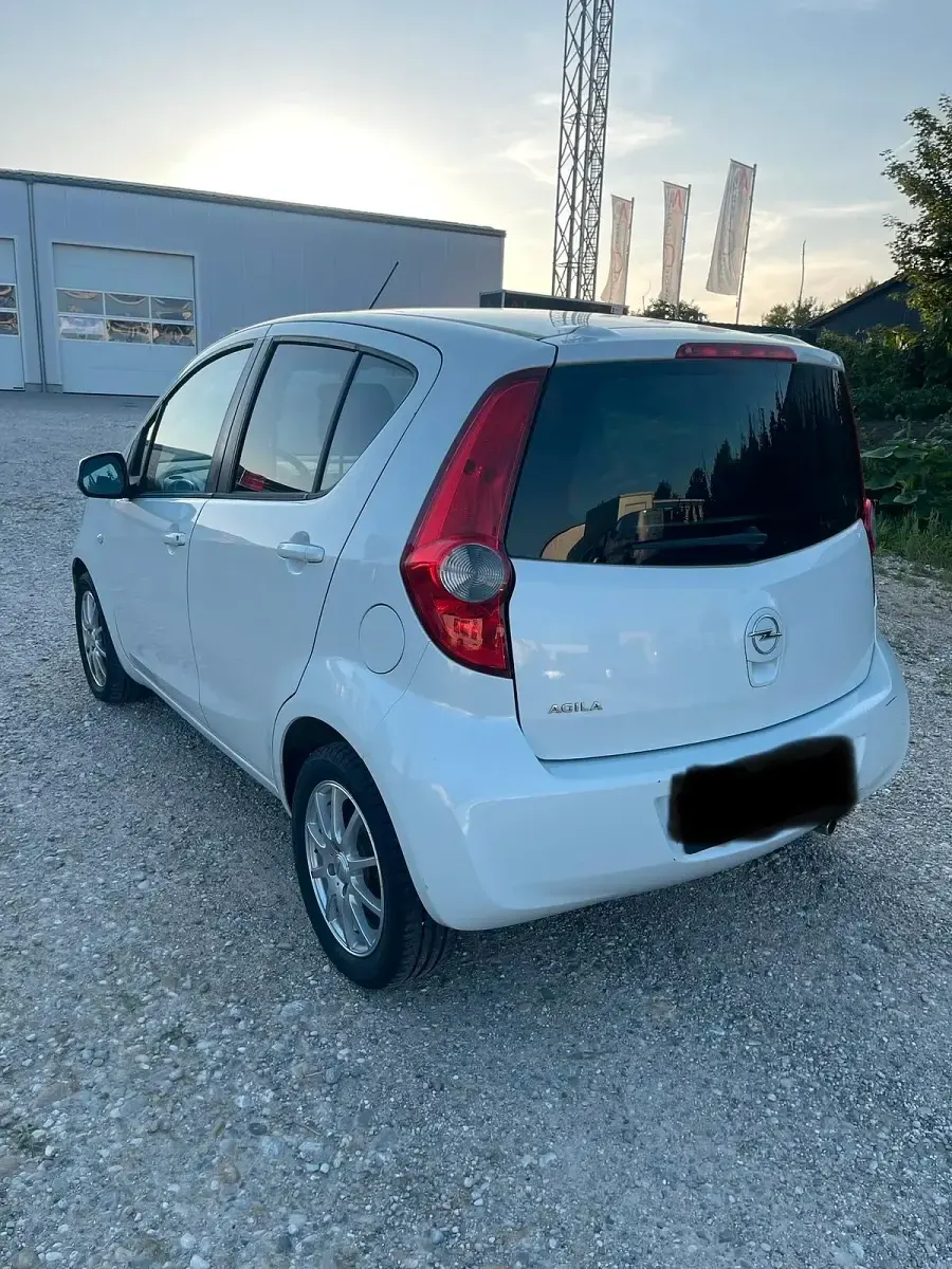 Gebraucht Opel Agila 86 PS (63 kW) 2009 Weiß Kleinwagen