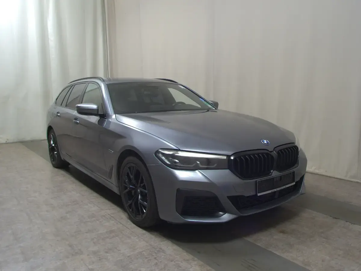 Gebraucht BMW 530e M Sport 292 PS (214 kW) 2022 Grau Kombi