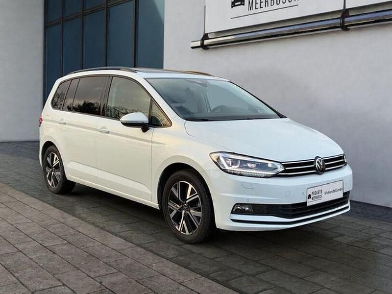 Gebraucht VW Touran Comfortline 150 PS (110 kW) 2024 Oryxweiß perlmutteffekt Van / Kleinbus
