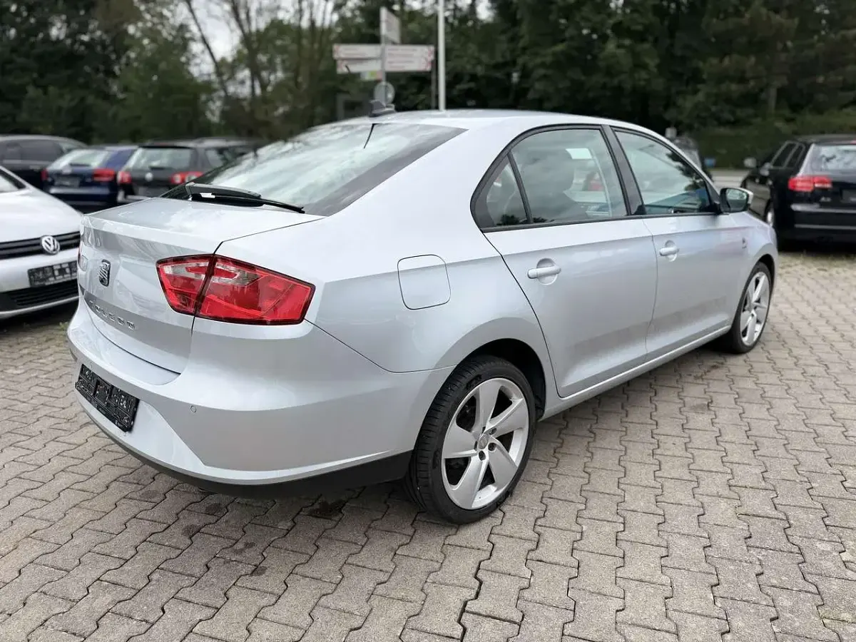 Gebraucht Seat Toledo Style 105 PS (77 kW) 2013 "reflex" silber Kleinwagen