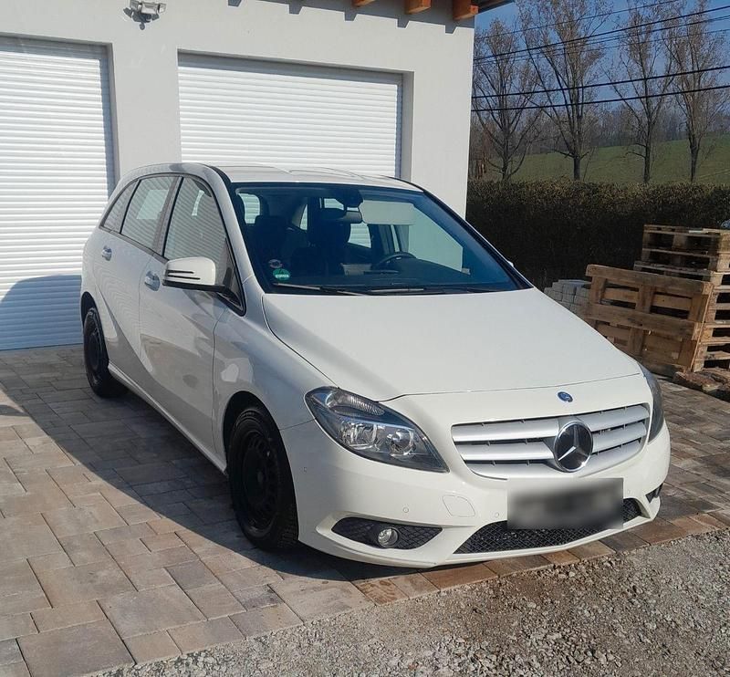 Second-hand Mercedes B180 122 CP (89 kW) 2013 Alb Monovolum