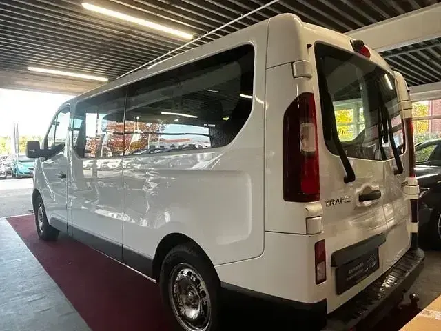 Używany Renault Trafic Authentique 125 KM (91 kW) 2017 Biały Minivan